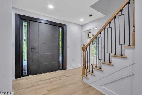 23 Meadow Ln, Sparta, NJ 07871