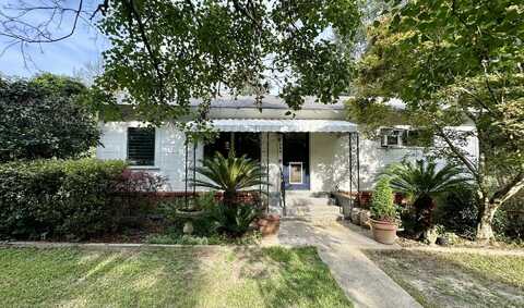 346 Lonesome Pines Rd., Laurel, MS 39443