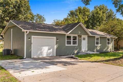 1202 E 11th Street, Lamar, MO 64759