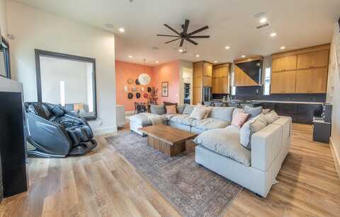 18 Wilshire Boulevard, Lubbock, TX 79416
