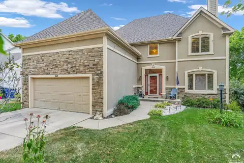 1120 Oak Tree Drive, Lawrence, KS 66049