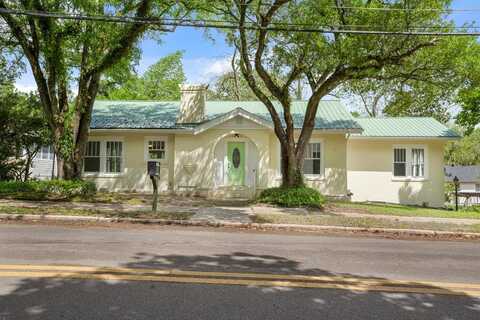 1601 N 5th Ave, Laurel, MS 39440