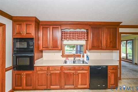 7120 Hughes Rd, Sandston, VA 23150