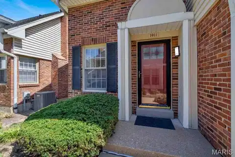 1011 Brooksgate Manor Drive, Kirkwood, MO 63122