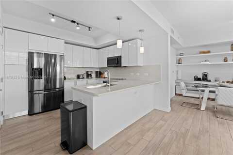 999 SW 1st Ave, Miami, FL 33130