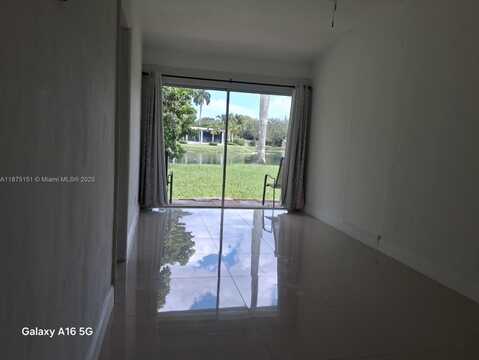 20 Holly Ln, Plantation, FL 33317