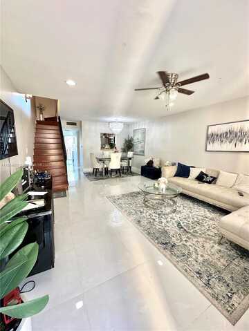 2831 Pierce St, Hollywood, FL 33020