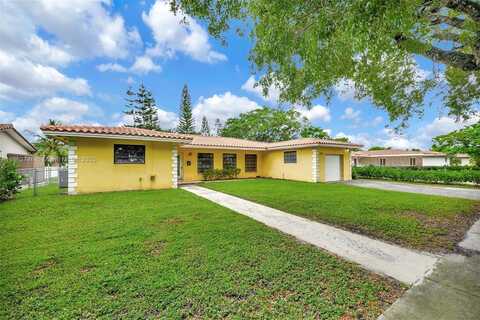 6750 White Oak Dr, Miami Lakes, FL 33014