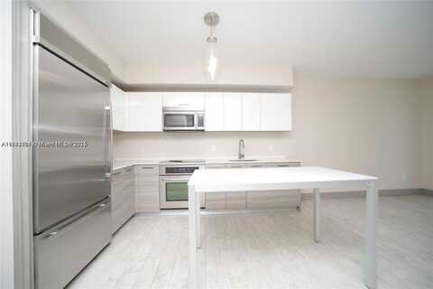 1300 Brickell Bay Dr, Miami, FL 33131