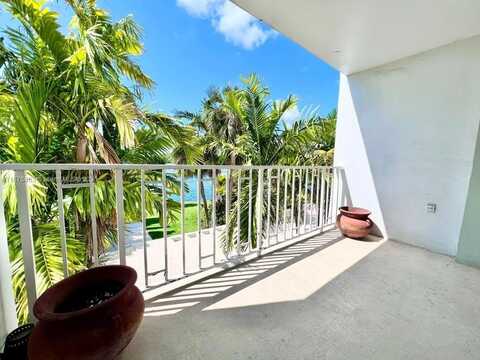500 Bayview Dr, Sunny Isles Beach, FL 33160