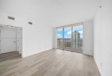 325 S Biscayne Blvd, Miami, FL 33131