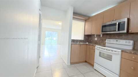 95 NE 41st St, Oakland Park, FL 33334