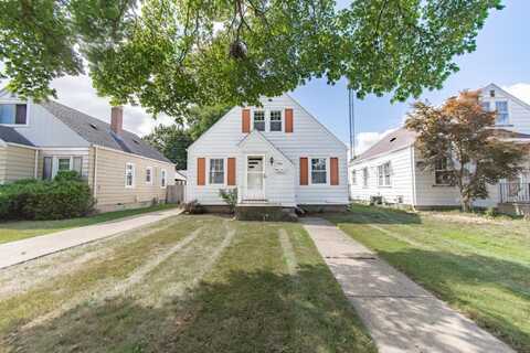 7208 33rd Ave, Kenosha, WI 53142