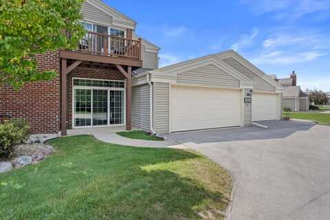 N16w26549 N Wild Oats Dr, Pewaukee, WI 53072