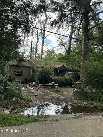 3008 Woodbine Street, Jackson, MS 39212