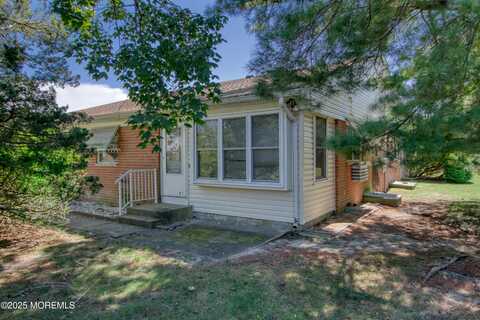 6 Hancock Drive, Whiting, NJ 08759