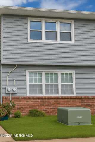 14 Connecticut Court, Matawan, NJ 07747