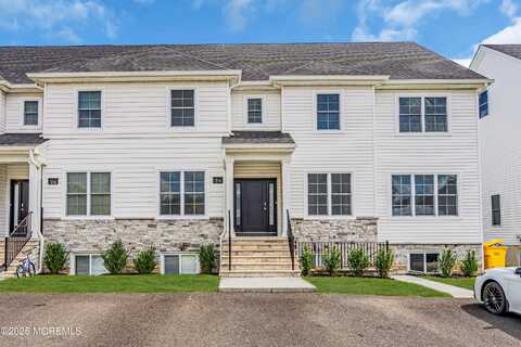 24 Holden Square, Lakewood, NJ 08701
