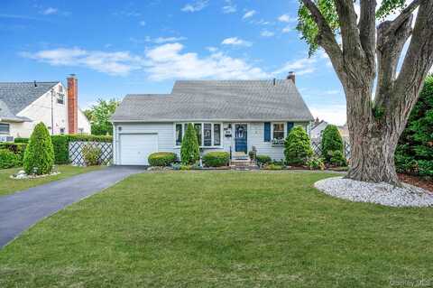 436 N Ontario Avenue, Lindenhurst, NY 11757