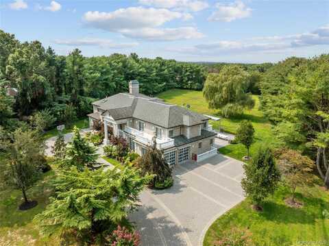 5 Farmwoods Lane, Upper Brookville, NY 11545
