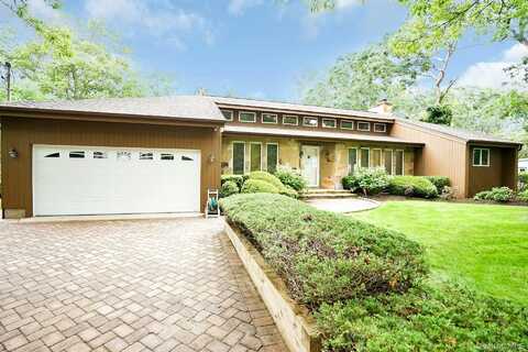 3 Harbor Road, Hampton Bays, NY 11946