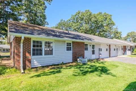25 Trent Court, Ridge, NY 11961