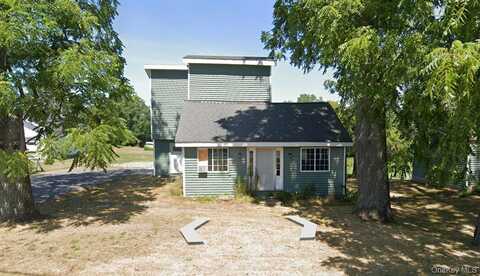 792 MIDDLE Road, Clay, NY 13126