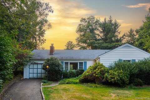 8 Oakway Drive, Stony Brook, NY 11790