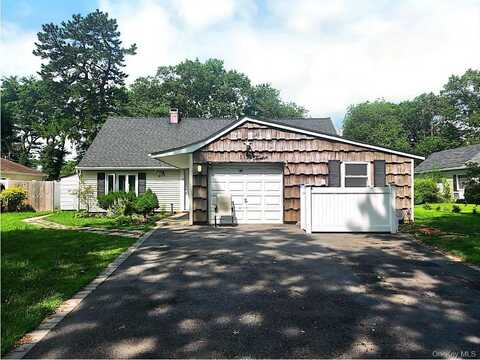 112 S Bedford Avenue, Islandia, NY 11749