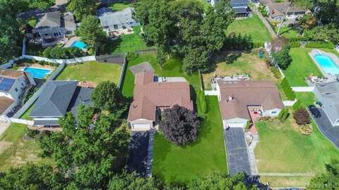 10 Empire Court, Commack, NY 11725