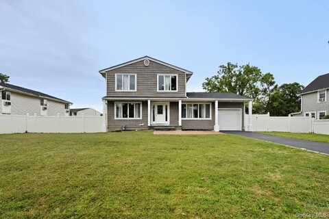 27 E Neck Court, West Babylon, NY 11704