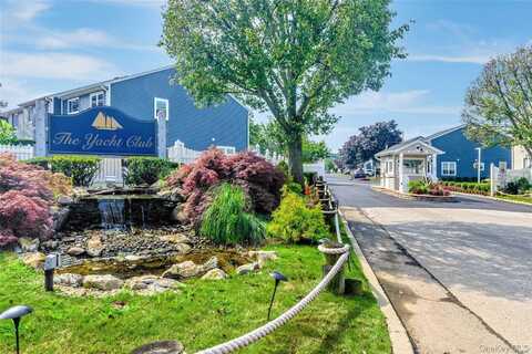 100 Baker Court, Island Park, NY 11558