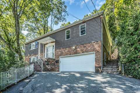 17 Willow Drive, Port Washington, NY 11050