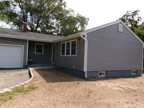 1706 Spur Drive S, Islip, NY 11751