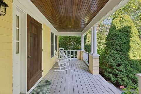 16 Leighton Farm Road, Cape Elizabeth, ME 04107