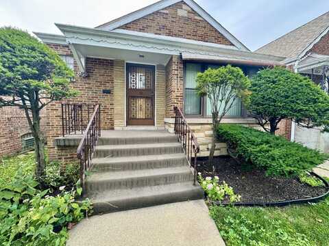 8150 S Marquette Avenue, Chicago, IL 60617