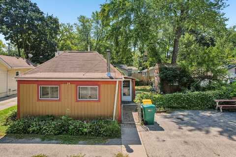 17 Arlington Road, Fox Lake, IL 60020