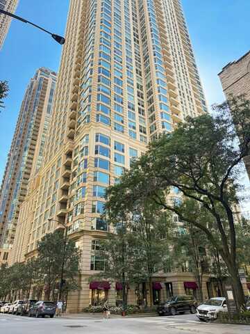 25 E Superior Street, Chicago, IL 60611