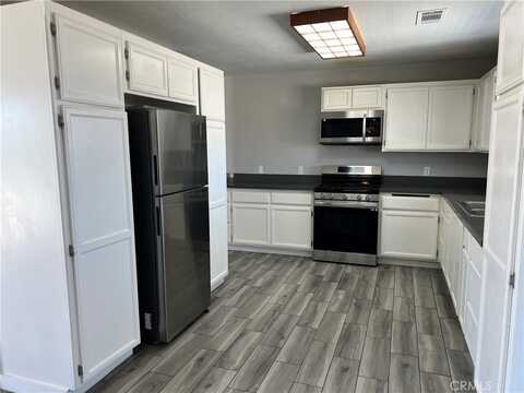 12397 Kiowa Road, Apple Valley, CA 92308