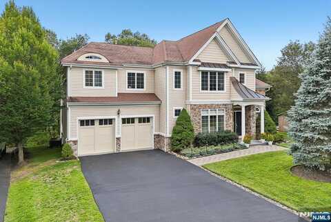 4 Point View, Oakland, NJ 07436