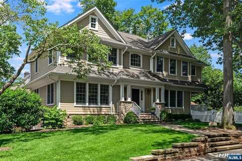 649 Shelton Road, Ridgewood, NJ 07450