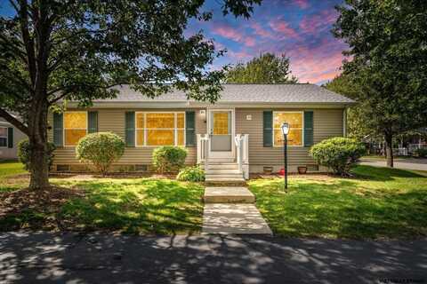 36 Sunset Way, Manchester, NH 03104