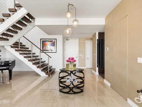 2900 Mckinnon Street, Dallas, TX 75201