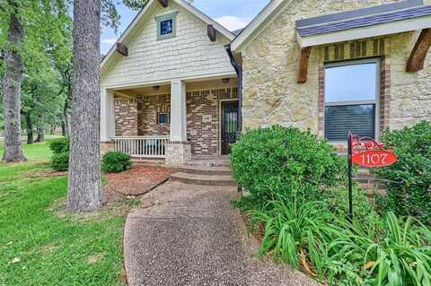 1107 Kiowa Drive E, Gainesville, TX 76240