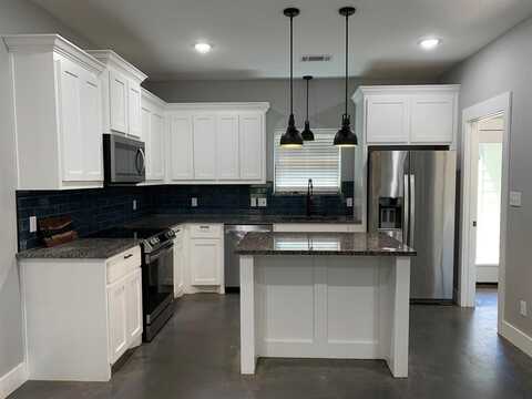 610 E Shepherd Street, Denison, TX 75021