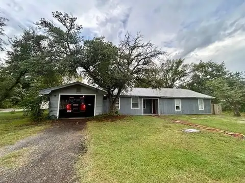 704 W Brazos Street, Groesbeck, TX 76642