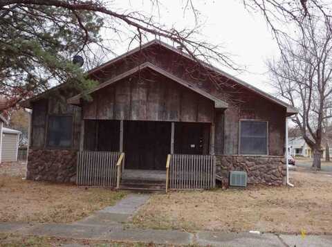 420 N 28th St, Parsons, KS 67357