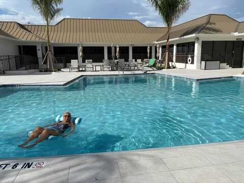 52 Queen Palm Drive, Naples, FL 34114