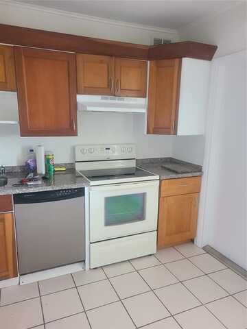 2751 N Palm Aire Dr, Pompano Beach, FL 33069