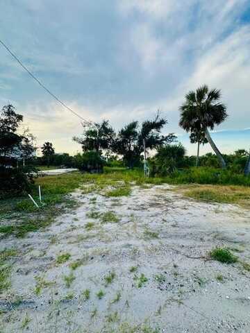 135 Desoto St, Port Saint Joe, FL 32456